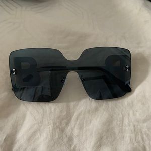 Black frameless sunglasses